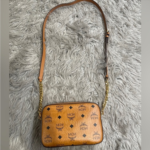 MCM Camera Bag in Visetos Original and Tracy Zip Card Case in Visetos Bundle - Picture 2 of 8